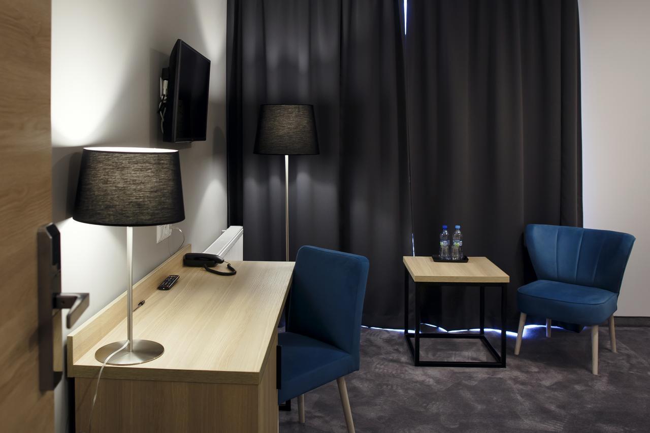Czarny Staw Otel Aleksandrów Łódzki Dış mekan fotoğraf